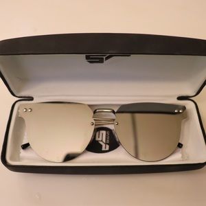 TRENDY MIRRORED SUNGLASSES
